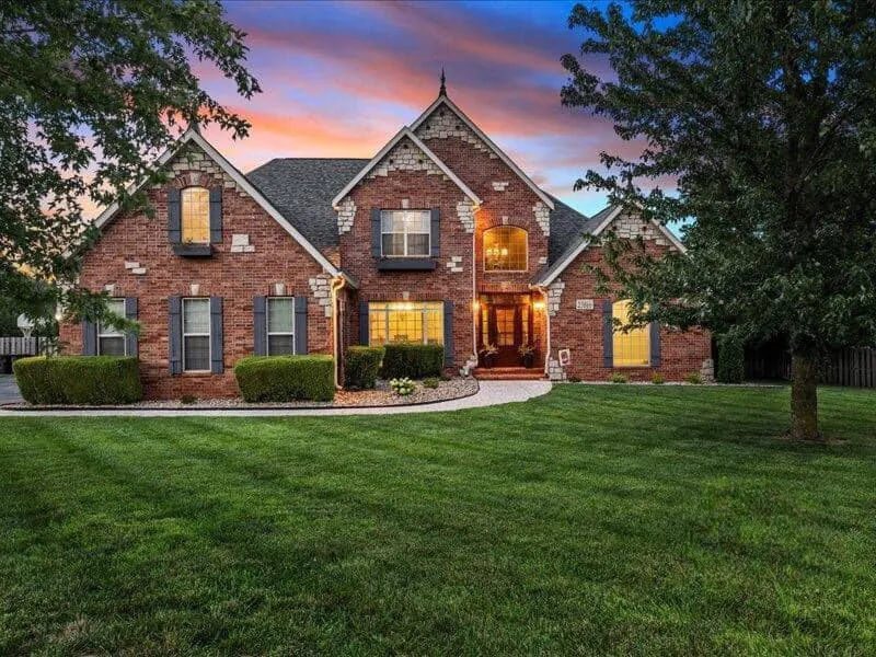 A freshly mowed and edged residential lawn in SW Missouri